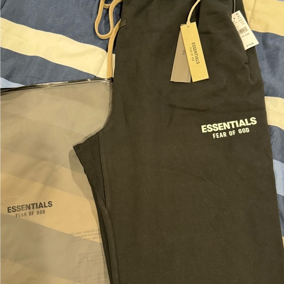 Fear of God Essentials Black Sweatpants - Picture 4 of 6